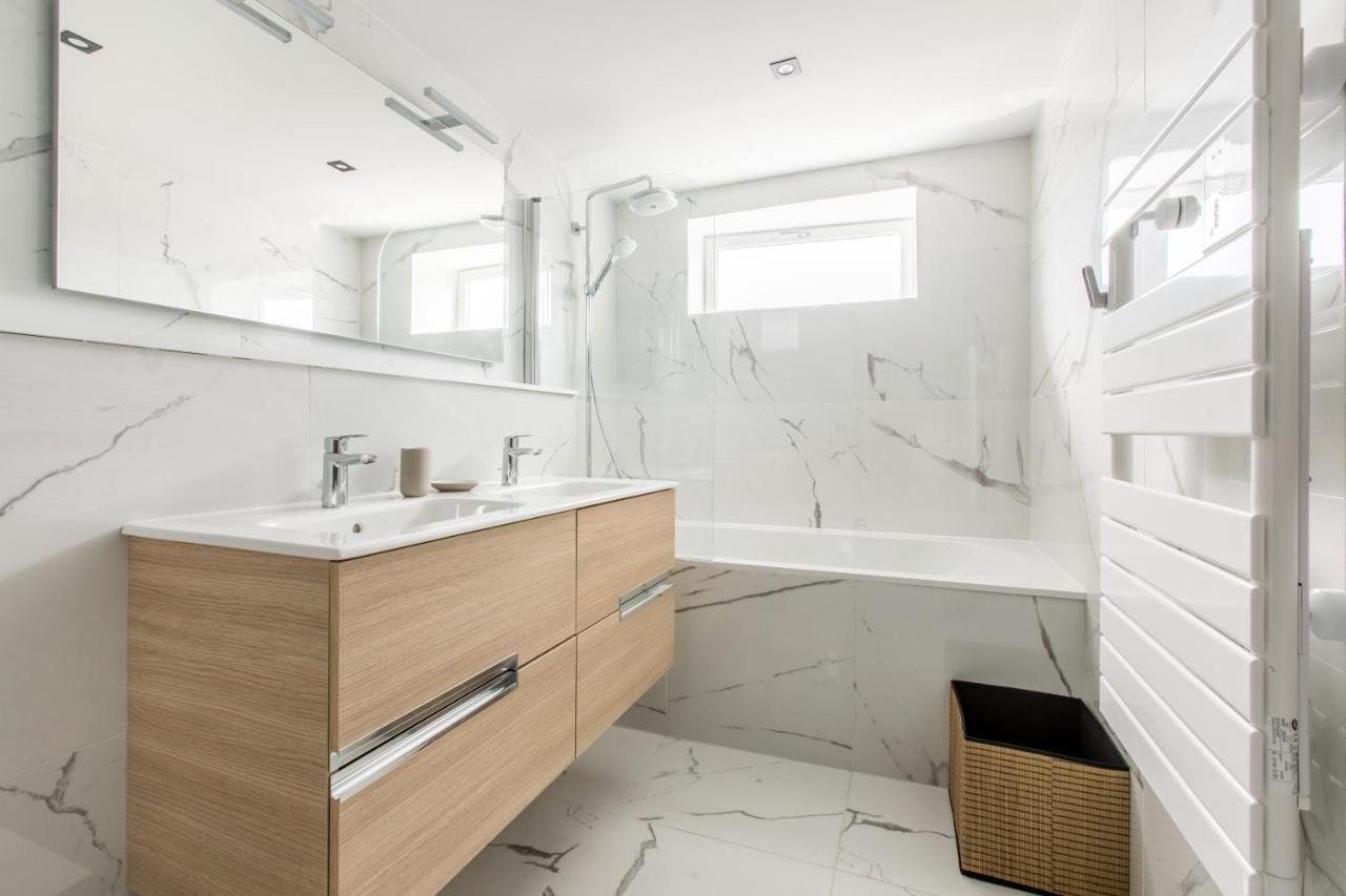 Appartement Spacieux Et Moderne 4 Chambres A 5Mn A Pieds Republique Lille Luaran gambar